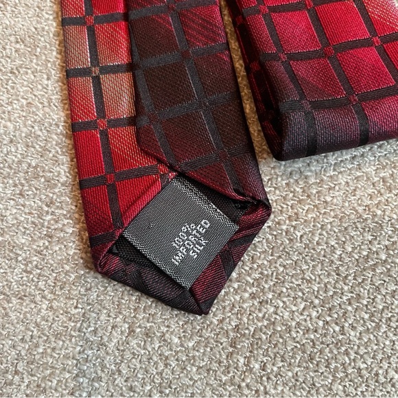 Conte di Milano Red Grey Black Square Pattern 100% Silk Men’s Geometric Tie - Picture 4 of 9